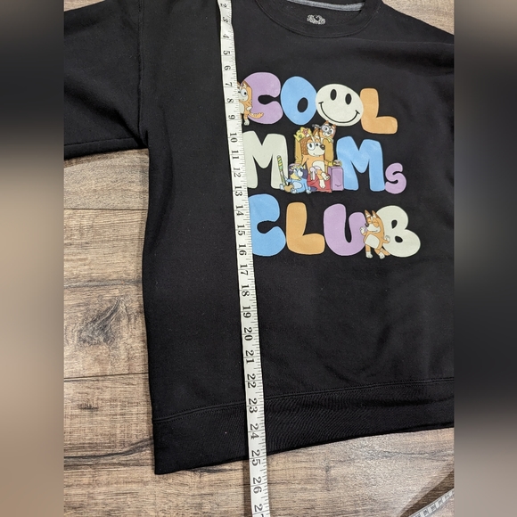 Bluey Medium Black Sweatshirt Bluey's Mom Heeler Cool Mom's Club Unisex Like New - Picture 4 of 6